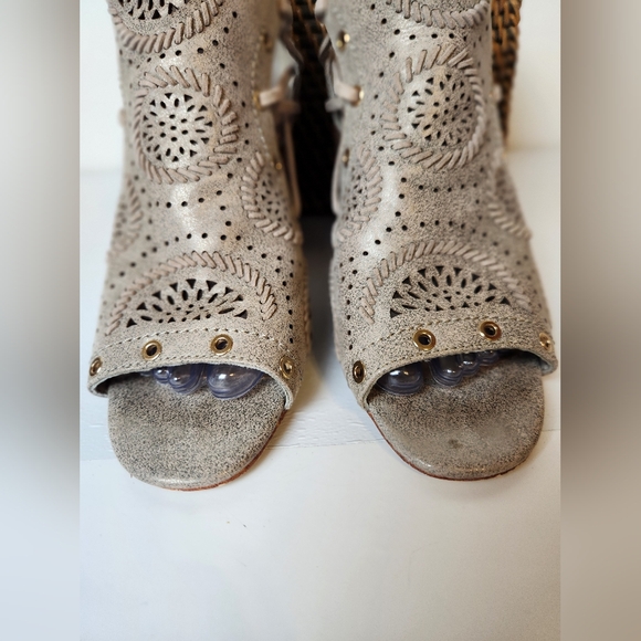 Latigo Leather Saelena Handcrafted Gold Grommet Zip Back Peep-Toe Block Heel - Picture 8 of 14